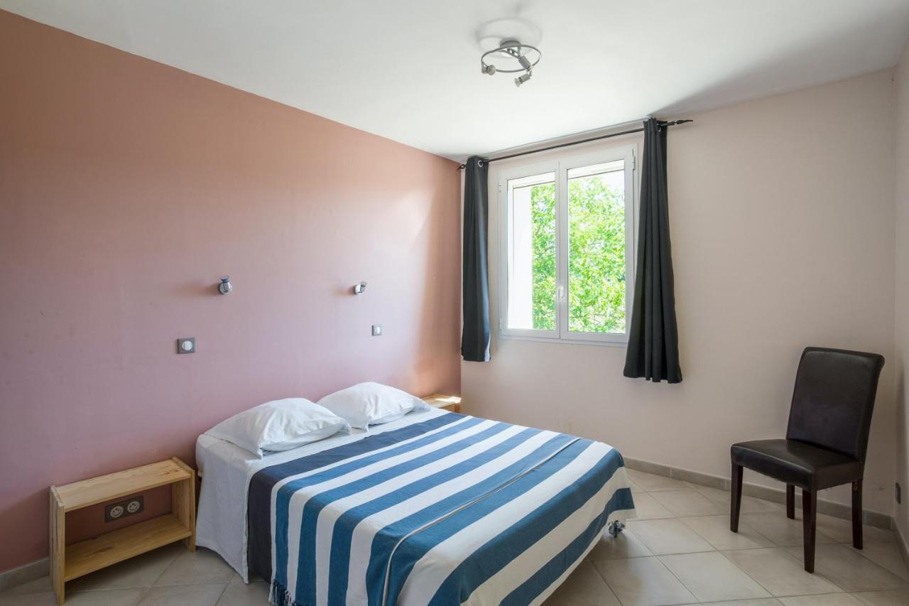 Villa Charmante A La Tour-D'Aigues Avec Piscine Privee Kültér fotó